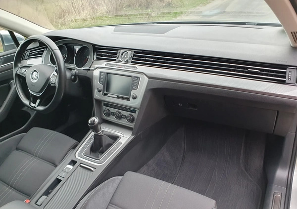 Volkswagen Passat cena 61000 przebieg: 269000, rok produkcji 2016 z Libiąż małe 121